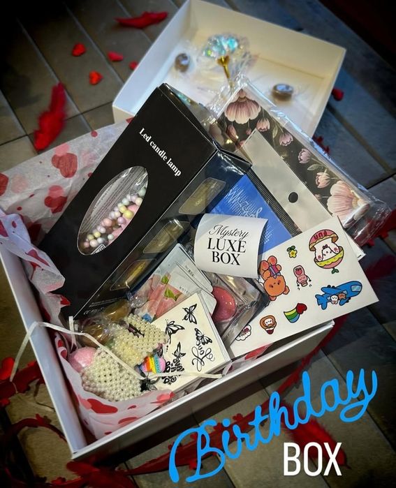 Подарунок для дівчини, сюрприз бокс, бокс-загадка