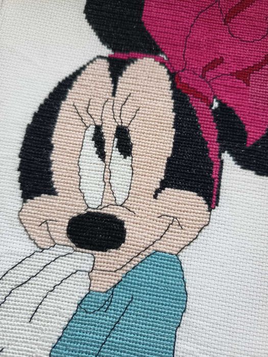 Tecido  bordado á mão a ponto cruz