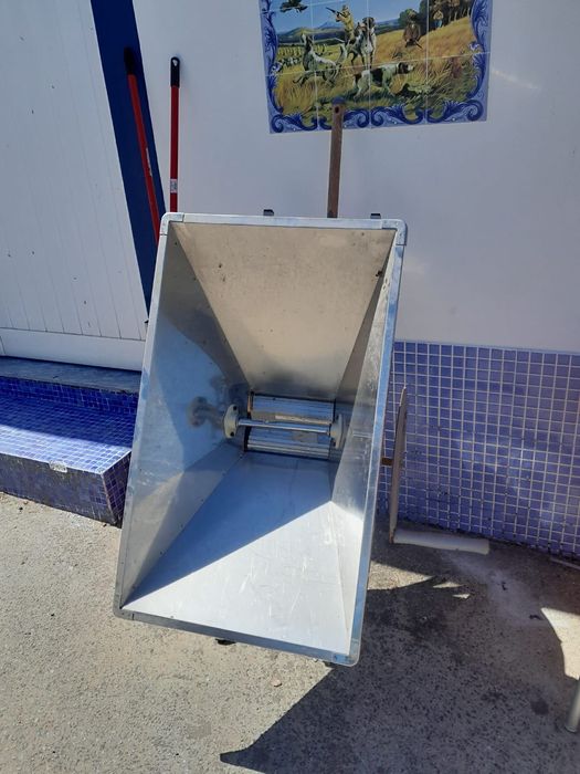 Prensa e esmagador de uva