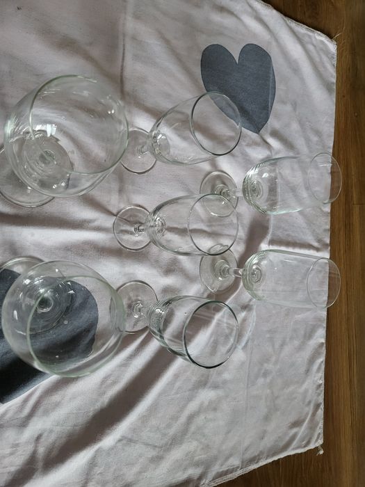 Kieliszki do wina bądź szampana  7 sztuk