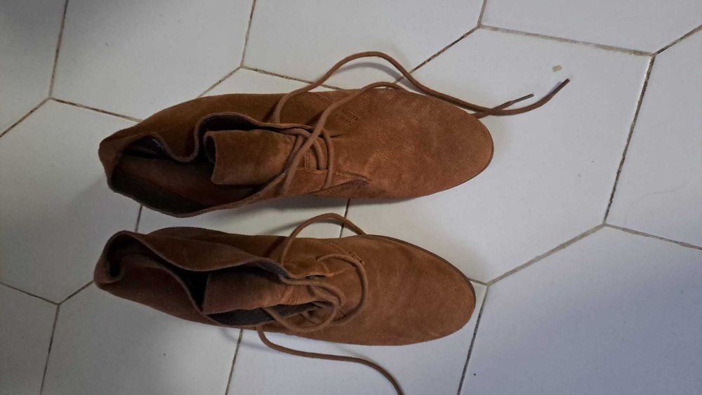 Sapatos de Senhora - Camurça Castanha- Como novos