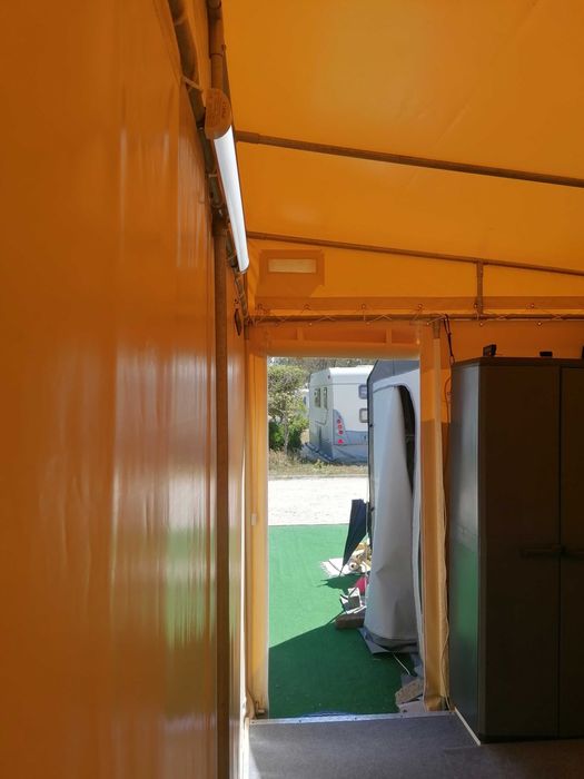 avancado para caravana em parque de campismo