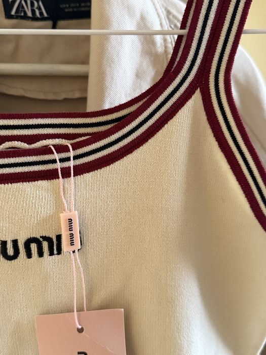 Новий топ Miu Miu