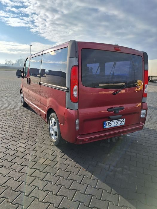 Vivaro long 9-osobowy 145 koni