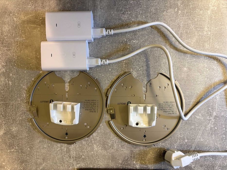 Продам точку доступу Wi-Fi Ubiquiti UniFi UAP-AC-SHD