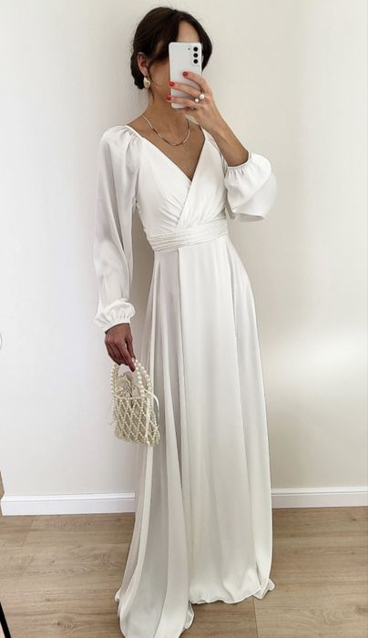 Suknia ślubna z długim rękawem