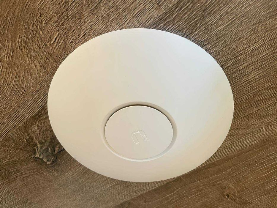 Точка доступа Ubiquiti UniFi AP Long Range (UAP-LR) WI-FI