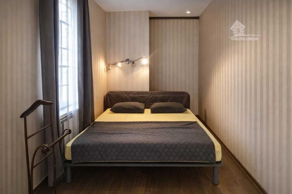 Дом 450 кв. До 35 человек. Сауна, беседка, теннис, генератор, бассейн.