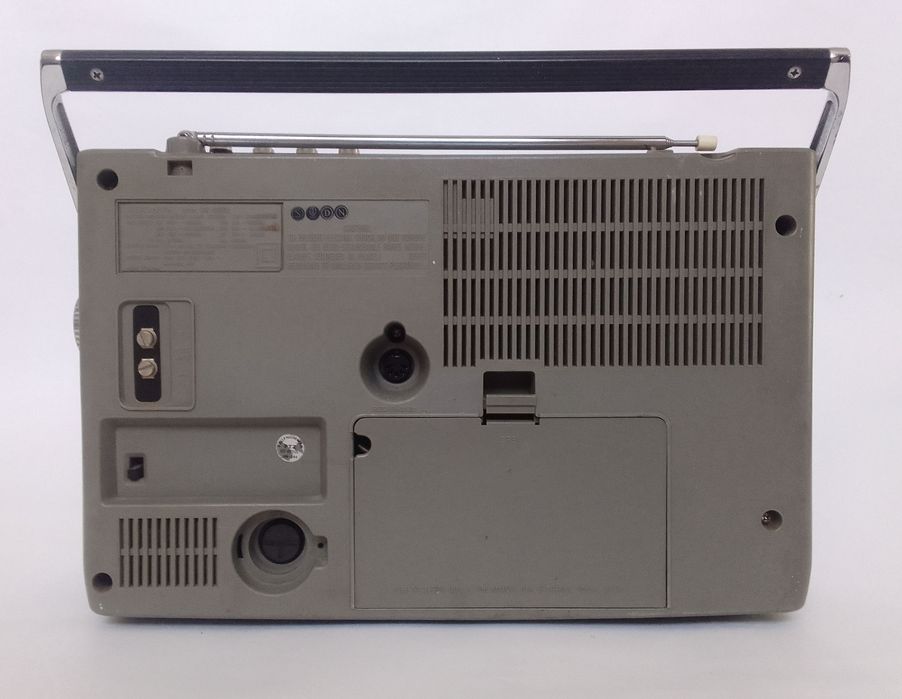 Rádio Sony ICF-8900L