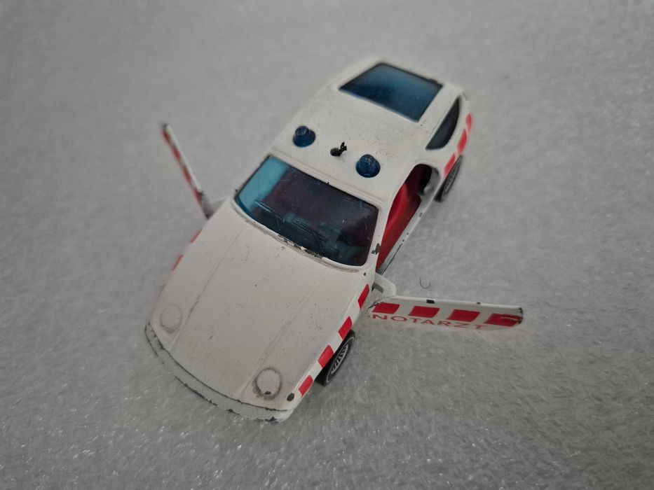 Model Siku - Porsche 928 Notarzt ! ! !