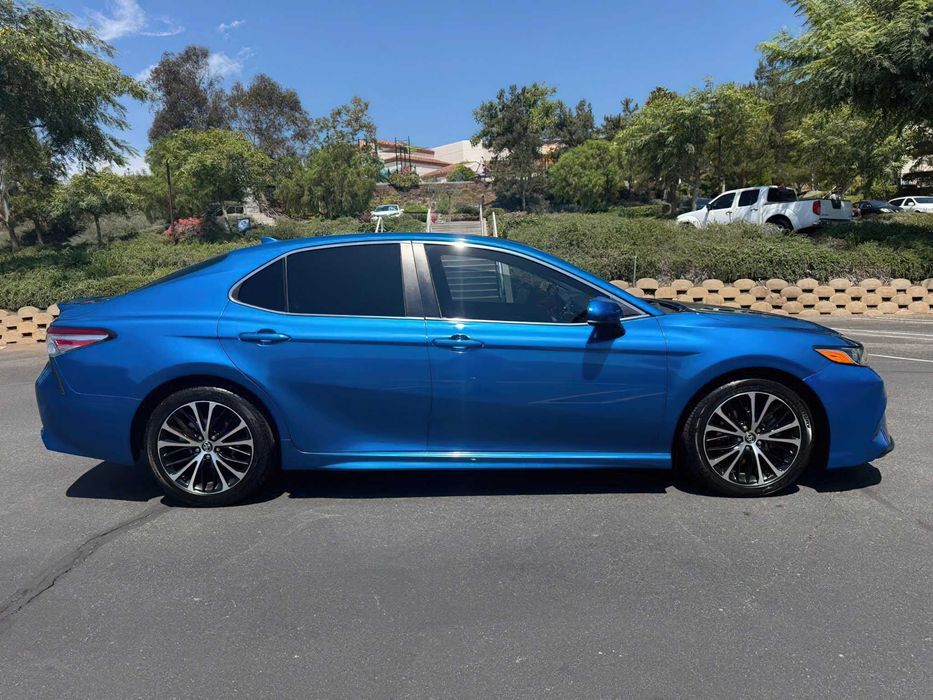 Toyota Camry      2020
