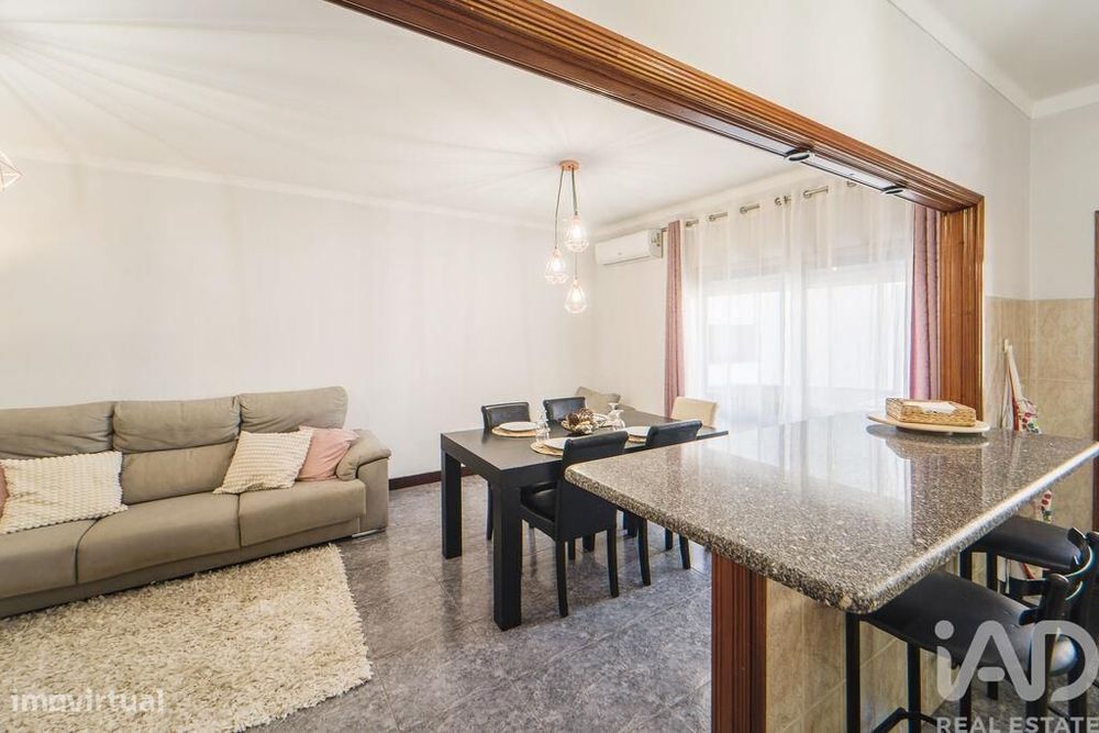 Apartamento T2 em Chafé de 88 m2