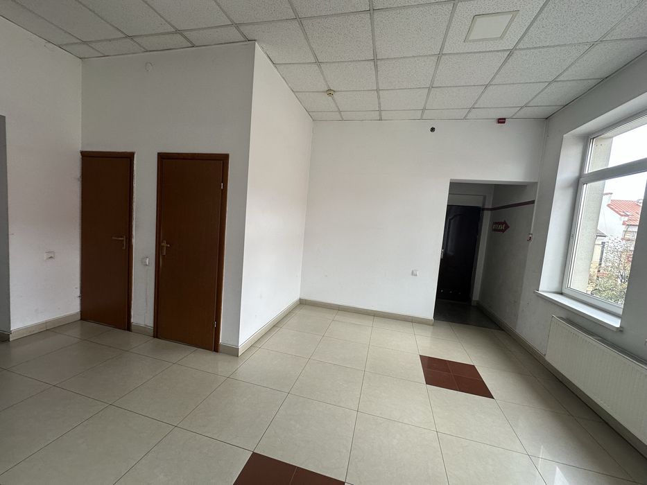 Продам приміщення в центрі офісне 800м2