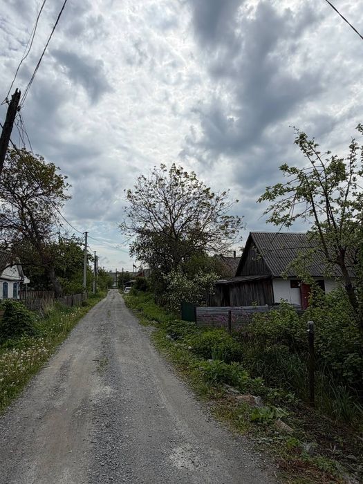 Продаж земельної ділянки зі старим будинком.