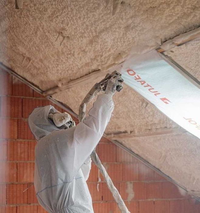 Ocieplanie pianą PUR – profesjonalna izolacja WEŁNA | CELULOZA | PUR