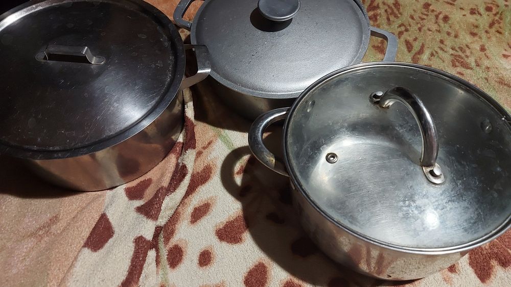 Кастрюли с крышками ,