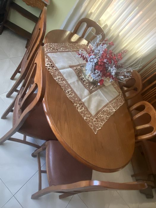 Mesa de jantar com 6 cadeiras