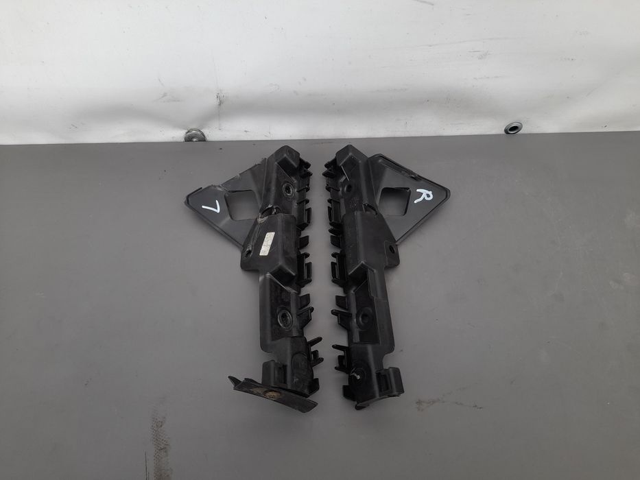 Направляюча бампера Renault Trafic 3/Opel Vivaro 3 62215524R