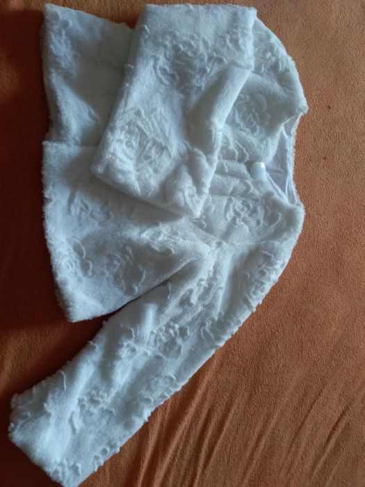 bolerko białe tłoczone.