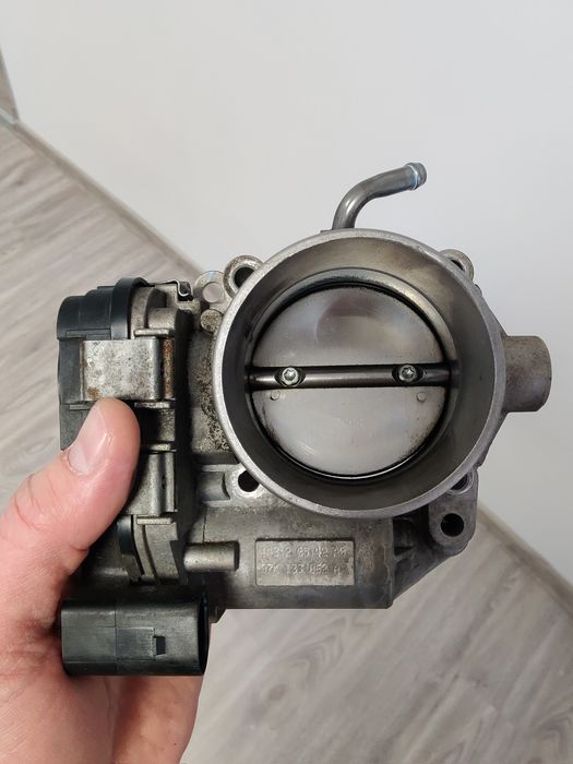 Дросельна заслонка оригінал  на Пассат 2.5  Америка