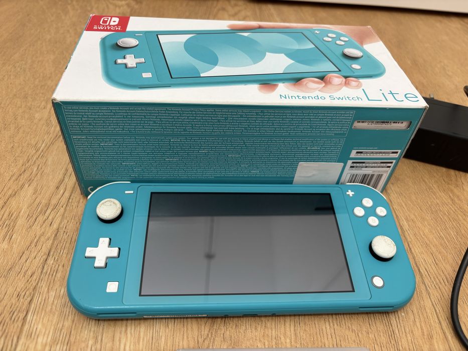 Nintendo Switch Lite + 3 gry