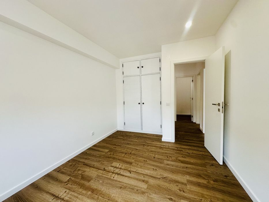 Arrendo T2 REMODELADO c/ garagem centro Cadaval