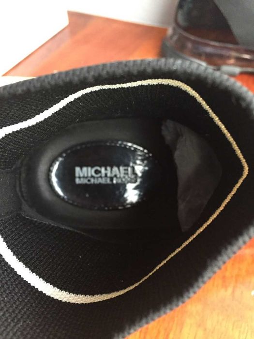 Botins pretos tecido --- MICHAEL KORS -- nr. 35 ( Modelo: Kendra )