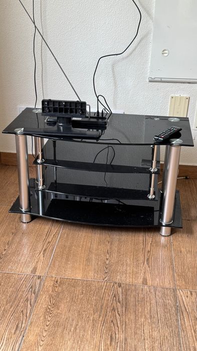 Televisão Samsung 32 mas mesa