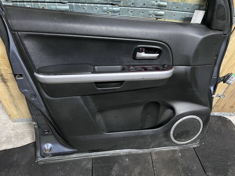 Двері Grand Vitara передня ліва водійська дверка дверь