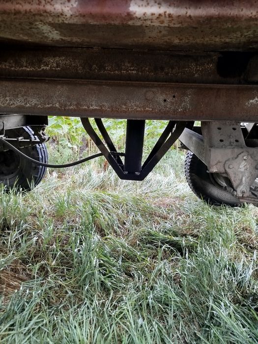 Причіп зерновоз,задня вигрузка,в доброму стані.