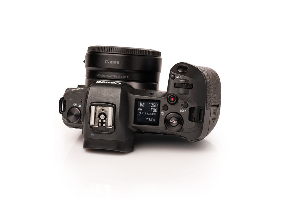 Câmara Canon EOS R com Adaptador EF