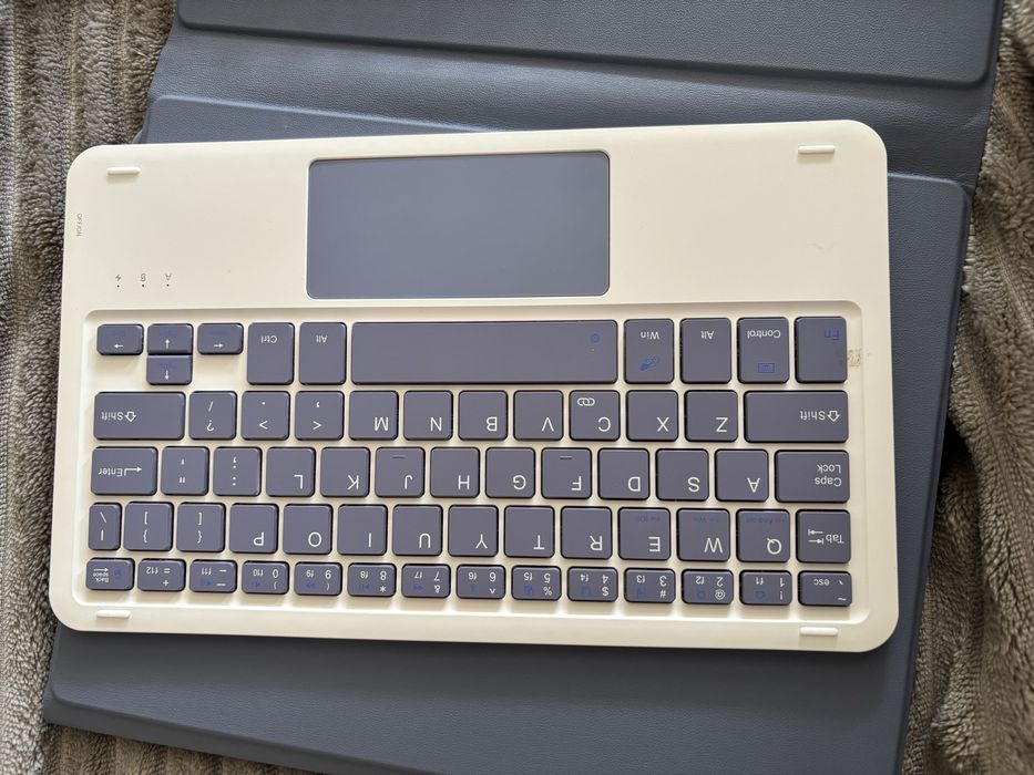 case do ipada z klawiatura z touchpadem