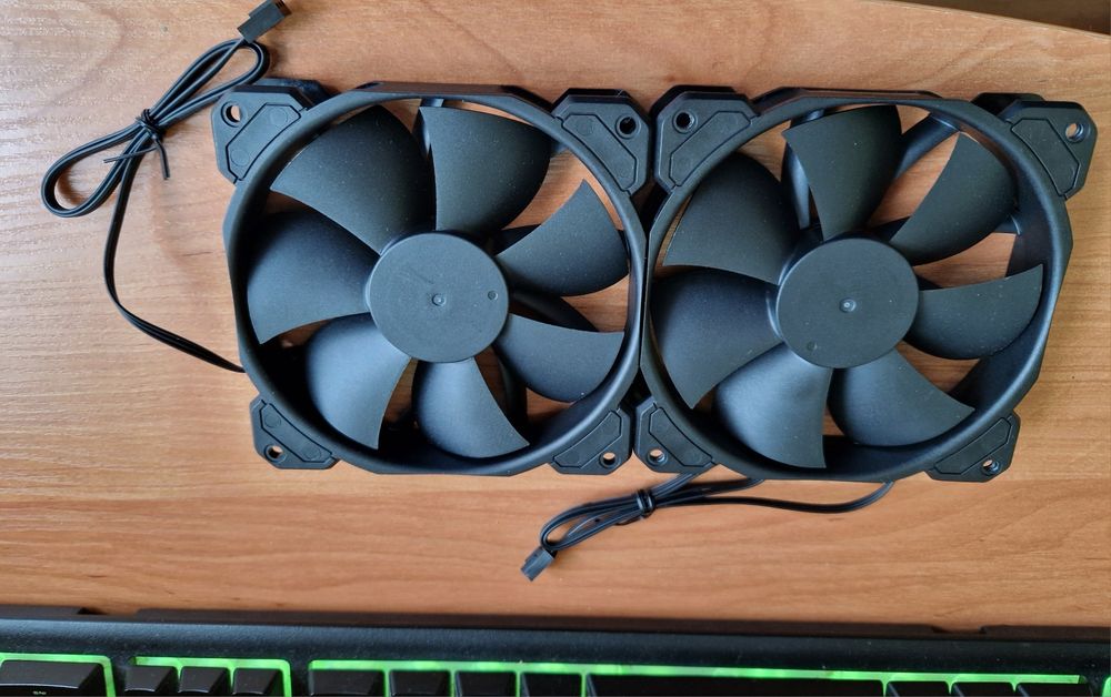 Wentylatory Corsair 120 x 120 mm  50 złotych za dwa Sprawne Nieużywane