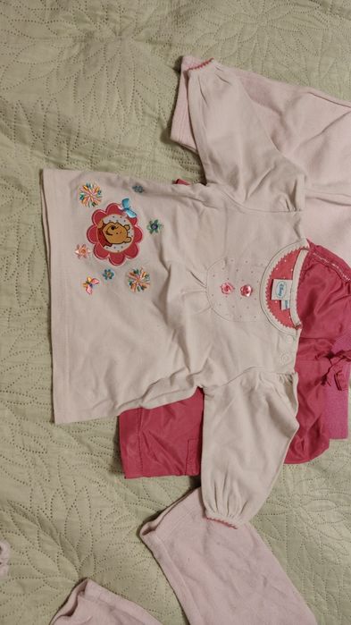 Spodenki, bluzeczki i czapeczki.