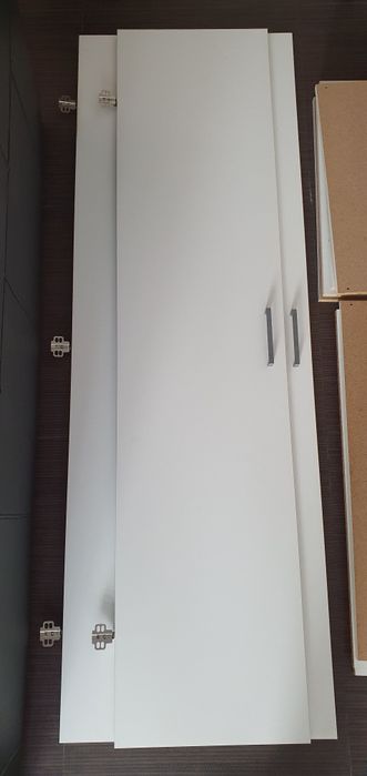 Portas para armário brancas.