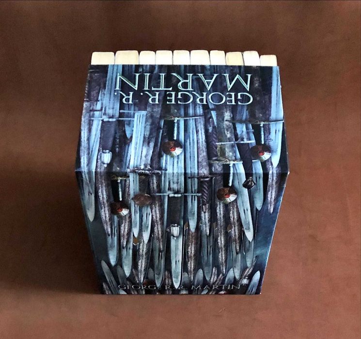 LIVRO A Guerra dos Tronos Game of Thrones George R Martin Edição Bolso
