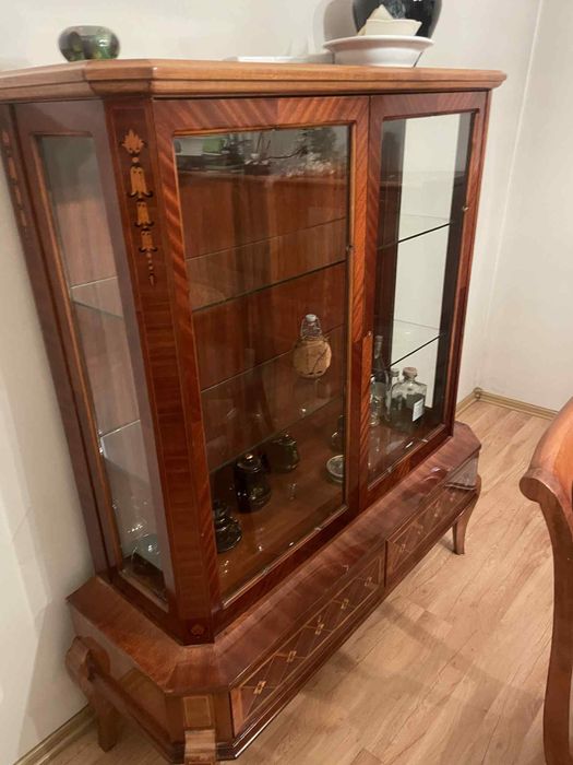 Komplet mebli rumuńskich kredens ,witryna ,stół+krzesła vintage PRL