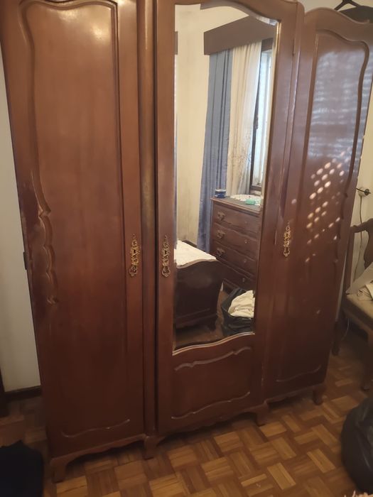 Móveis de madeira para quarto, Armário, cama, mesinha e cómoda