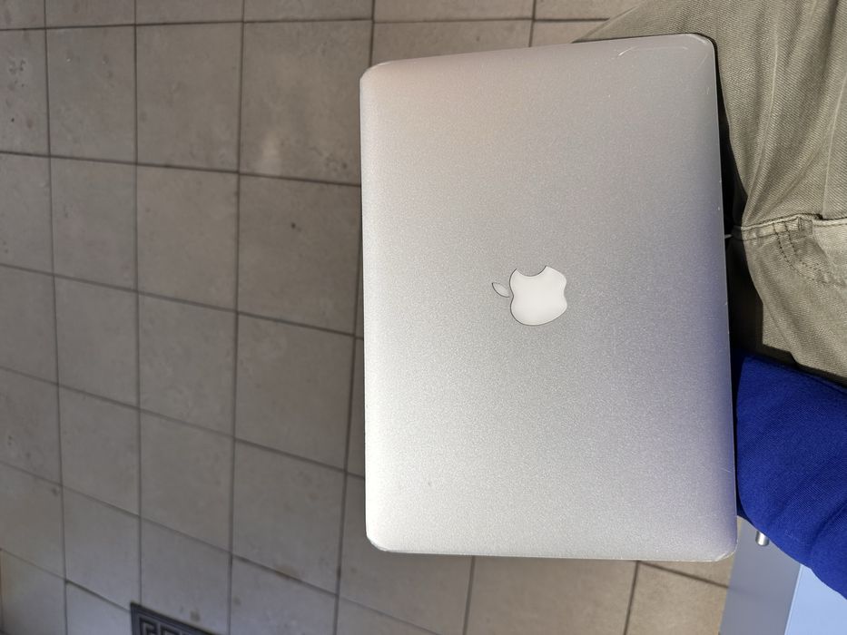 MacBook air 8Ram 256SSD intel core i5