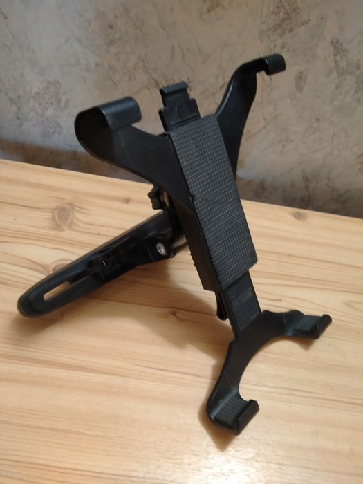 В автомобиль крепление для планшета на сиденье. Держатель планшета 
ПР