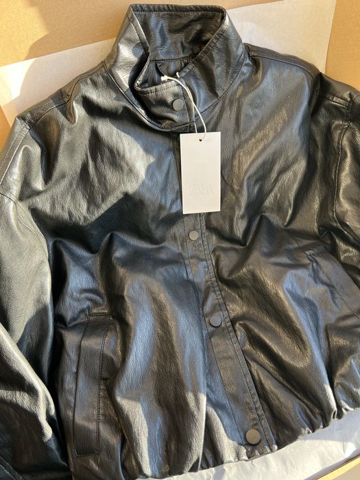 Шкіряна жіноча куртка Zara S чорного кольру XS і L