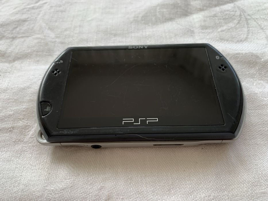 Play Station Portable GO. Psp go