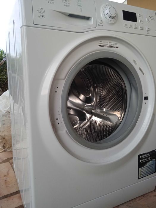 Máquina de lavar roupa Hotpoint Ariston WMG 823