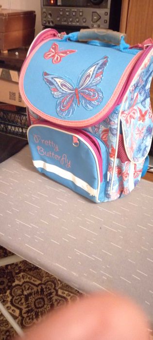 Шкільний рюкзак для дівчинки