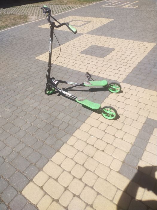 Hulajnoga trzykołowa