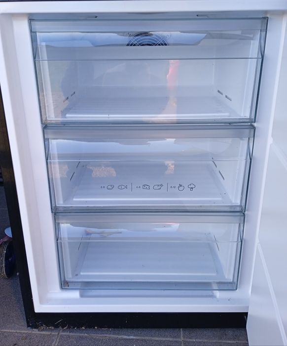 Lodówka SHARP 180x60