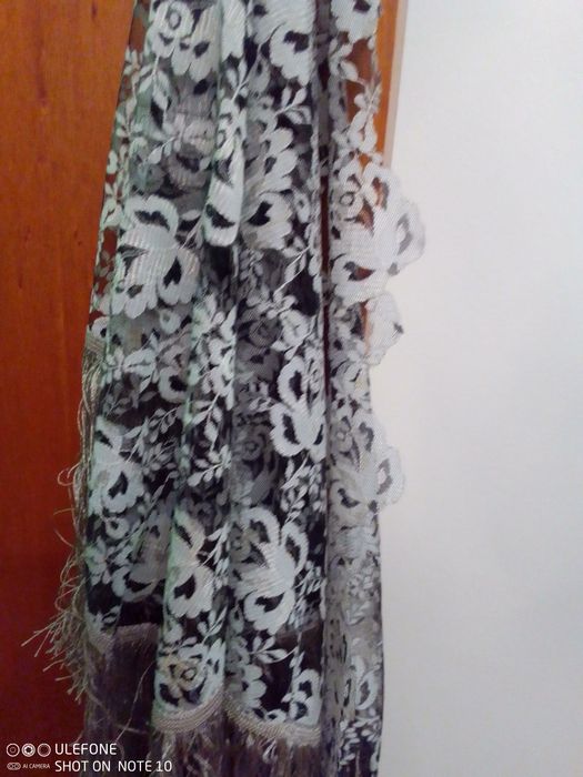 Xailes de traje verão em seda com franjas de seda.