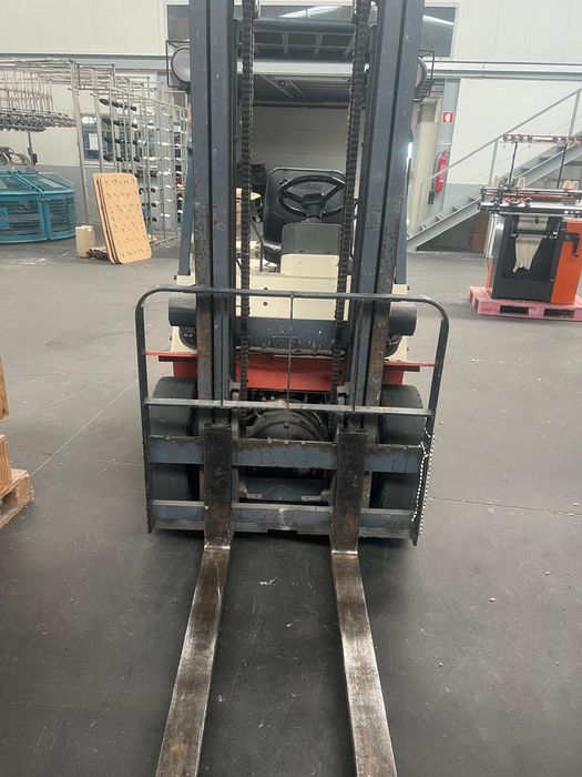 Empilhador Nissan 2toneladas