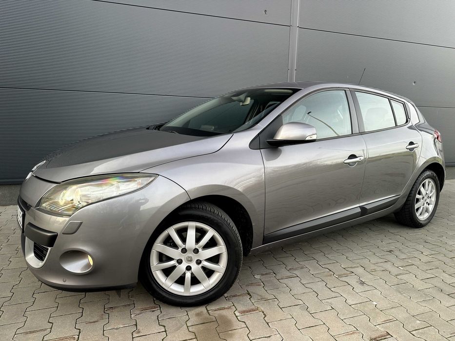 RENAULT MEGANE III 1.4T 130PS Bi-Xenon Keyless Navi PDC 16" EDITION !