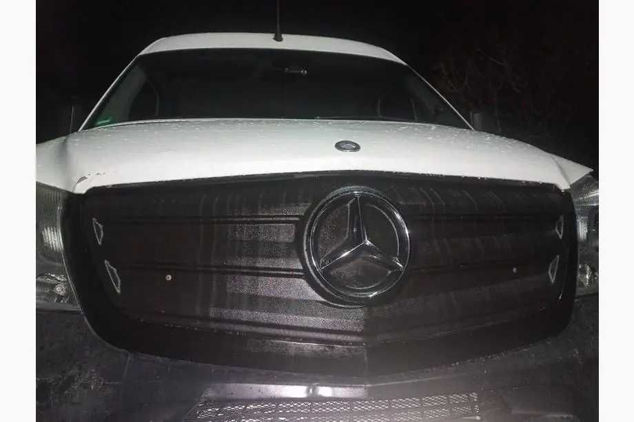 Зимняя накладка на решетку под любое авто